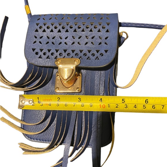 Nwot blue tiny purse with fringe - Picture 7 of 8